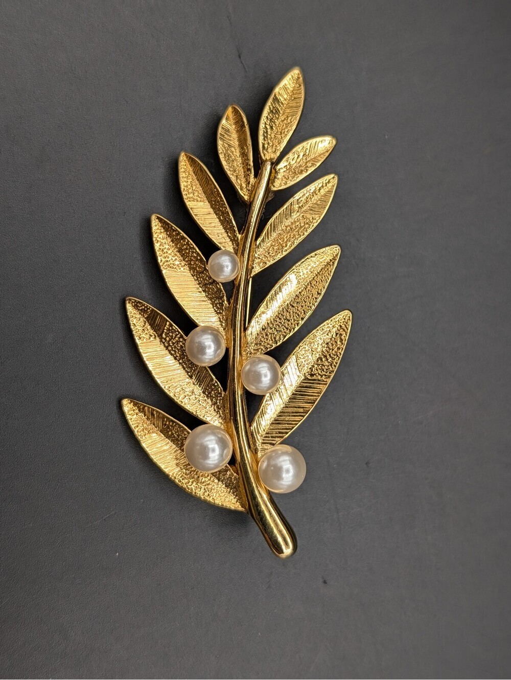 Vintage Anne Klein AK Gold Tone Leaf Branch Brooch Pin Faux Pearl Botanical